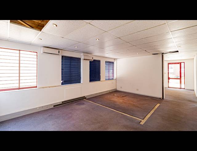 198M² OFFICE TO LET IN FERNDALE